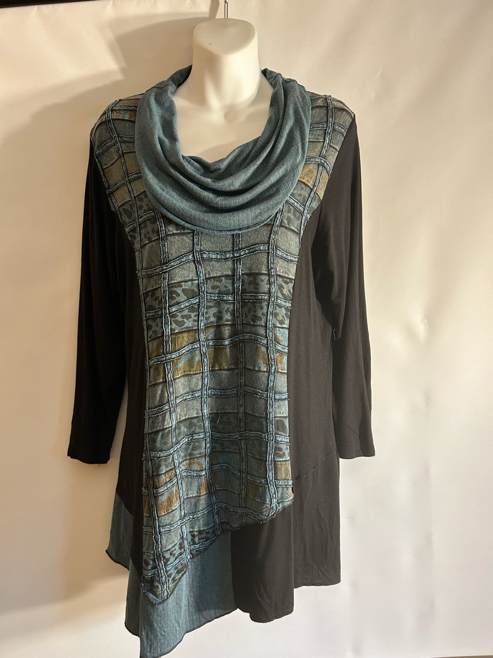 PARSLEY & SAGE TUNIC TOP COWL NECK BLUE PLAID PATCHWORK BLACK BASE PULLOVER MED